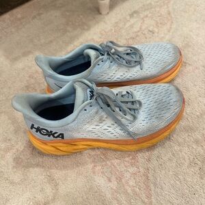 Hola Clifton 8s size 9!